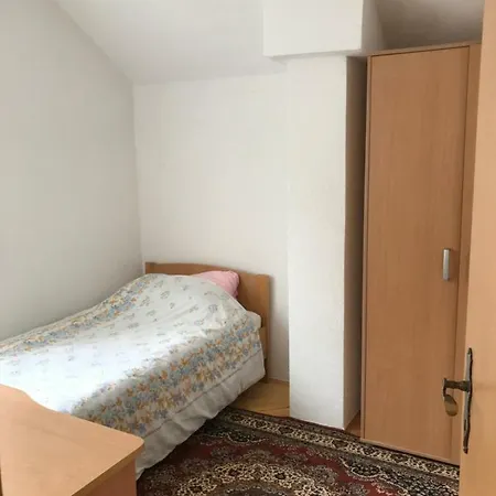 Апартаменты Vlasic / Gostilj Vikendica Za 10 Osoba Травник